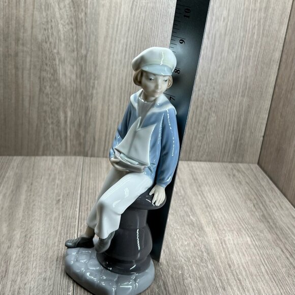 Vtg Lladro #4810 "Boy with Yacht" Glazed Porcelain Figurine Salvador Furió Blue - Picture 10 of 10